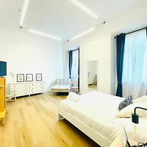 Hostel Larios 
